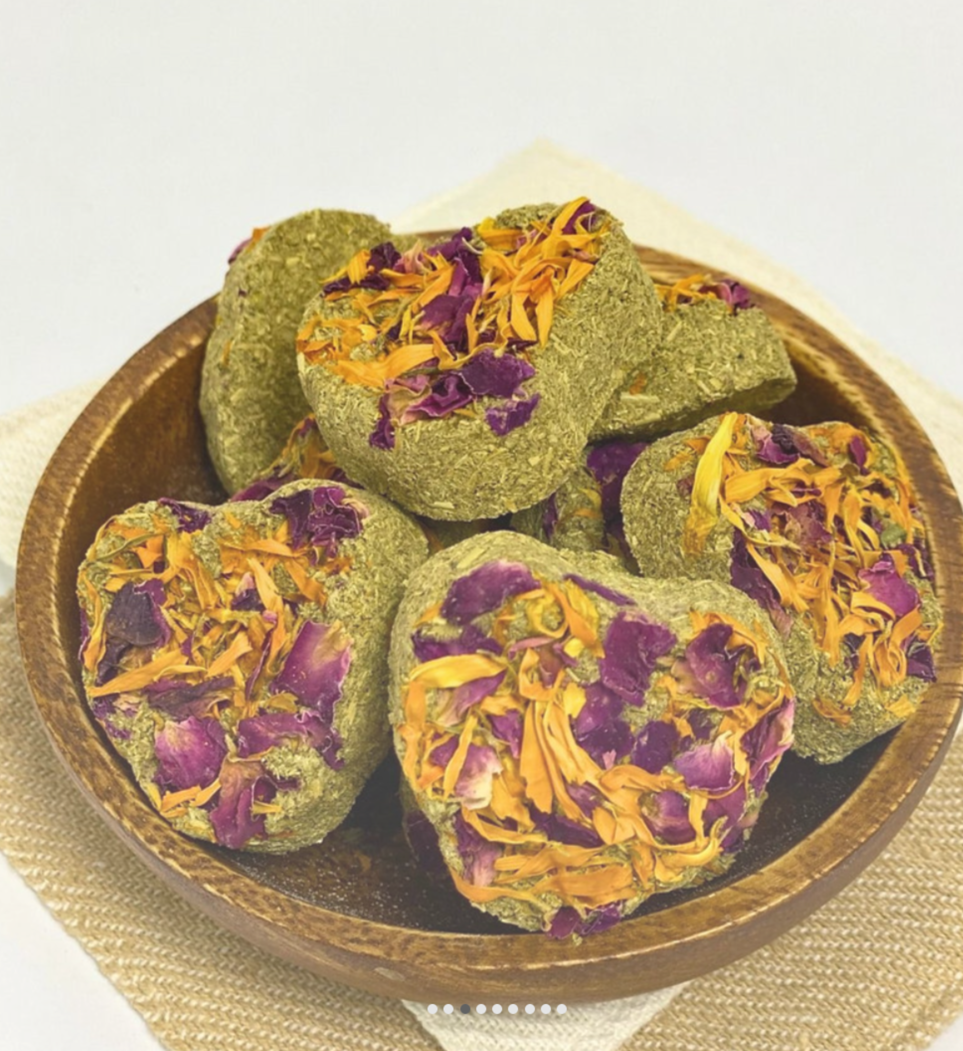 Hay Flower Mini Cakes